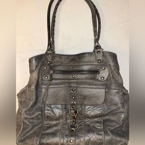 VINTAGE Leather shoulder bag with pink lining.